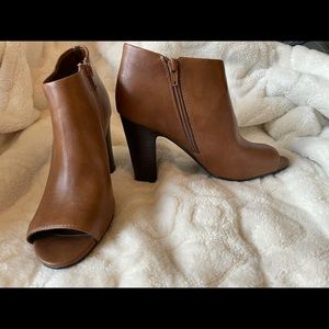 New!  Nine West Booties Brown Size 6